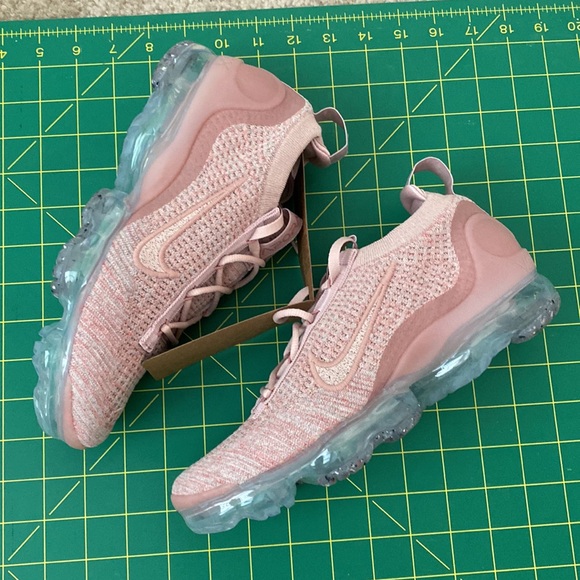 WOMENS AIR VAPORMAX 2021 FK - Picture 4 of 9